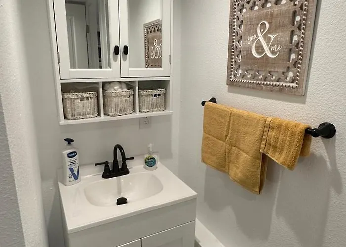 Basement Bliss: Cozy Getaway *