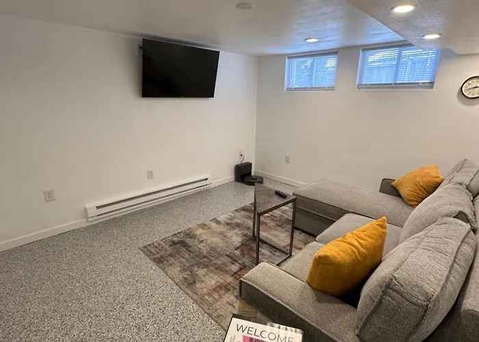 Basement Bliss: Cozy Getaway *